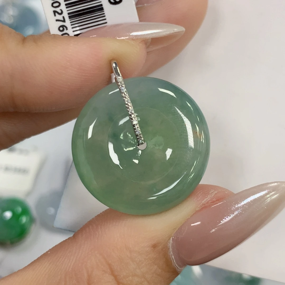 颈饰18K金镶嵌翡翠