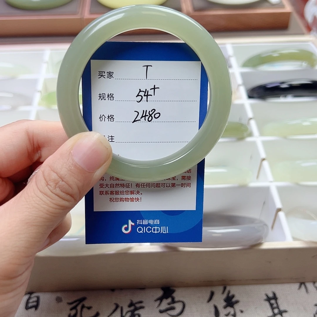 小***.和田玉未镶嵌手镯