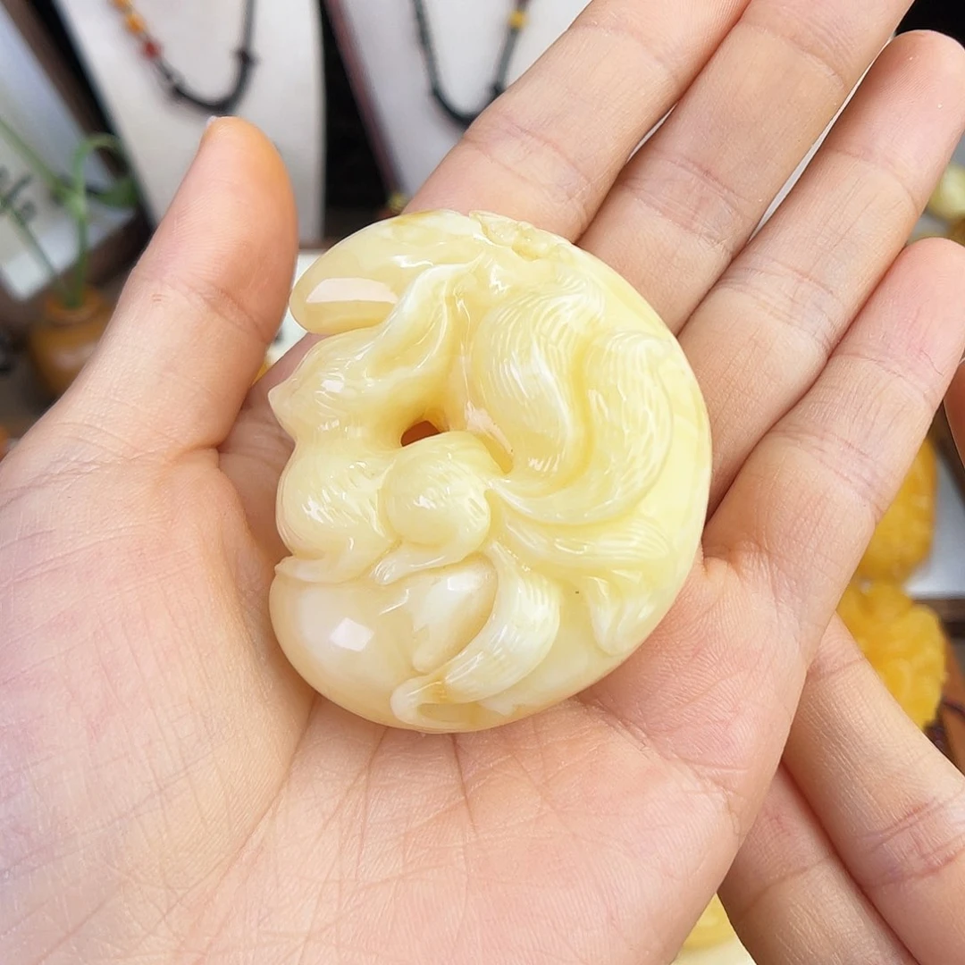 薇***i未镶嵌琥珀珠宝奇石