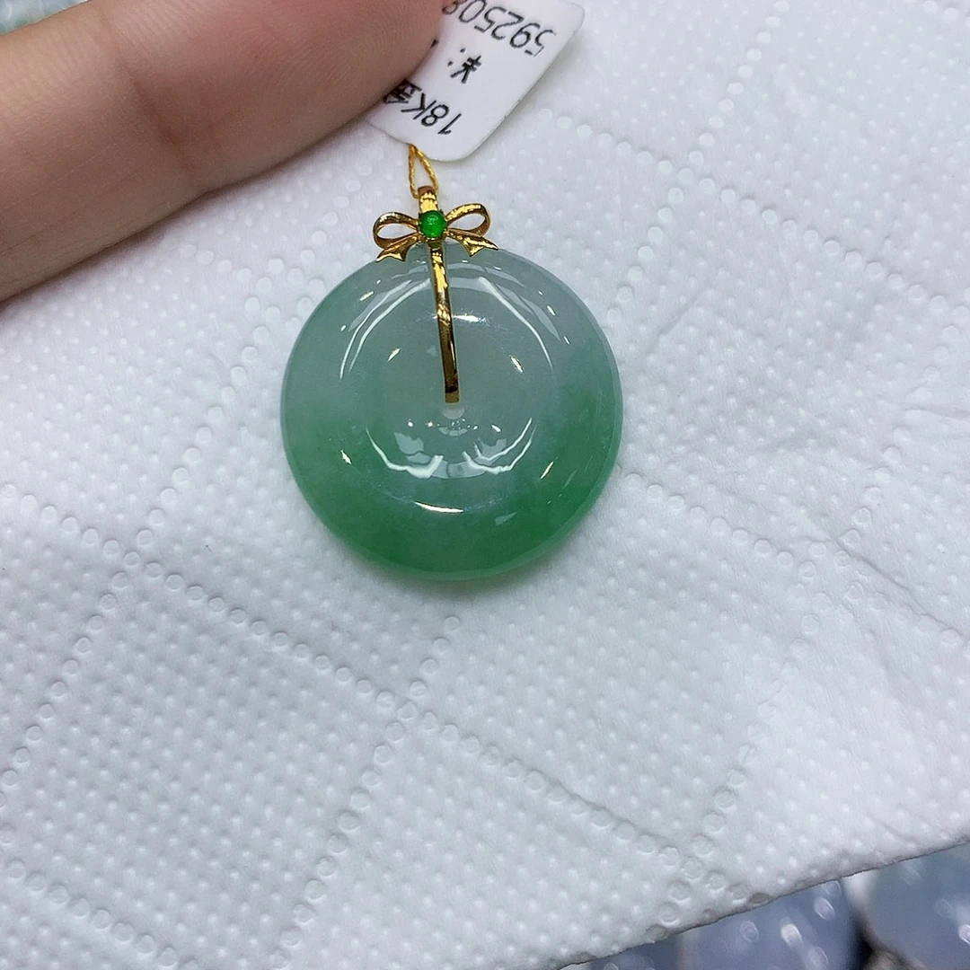翡翠18K金镶嵌颈饰11111111111111