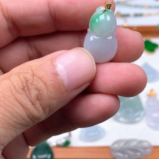 无***蛋翡翠未镶嵌颈饰翡翠葫芦