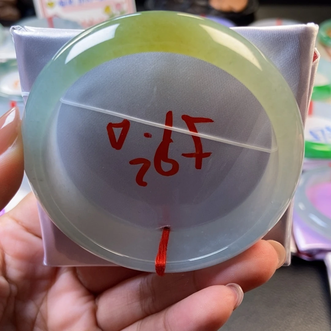 翡翠未镶嵌手镯63晴绿飘橄榄黄