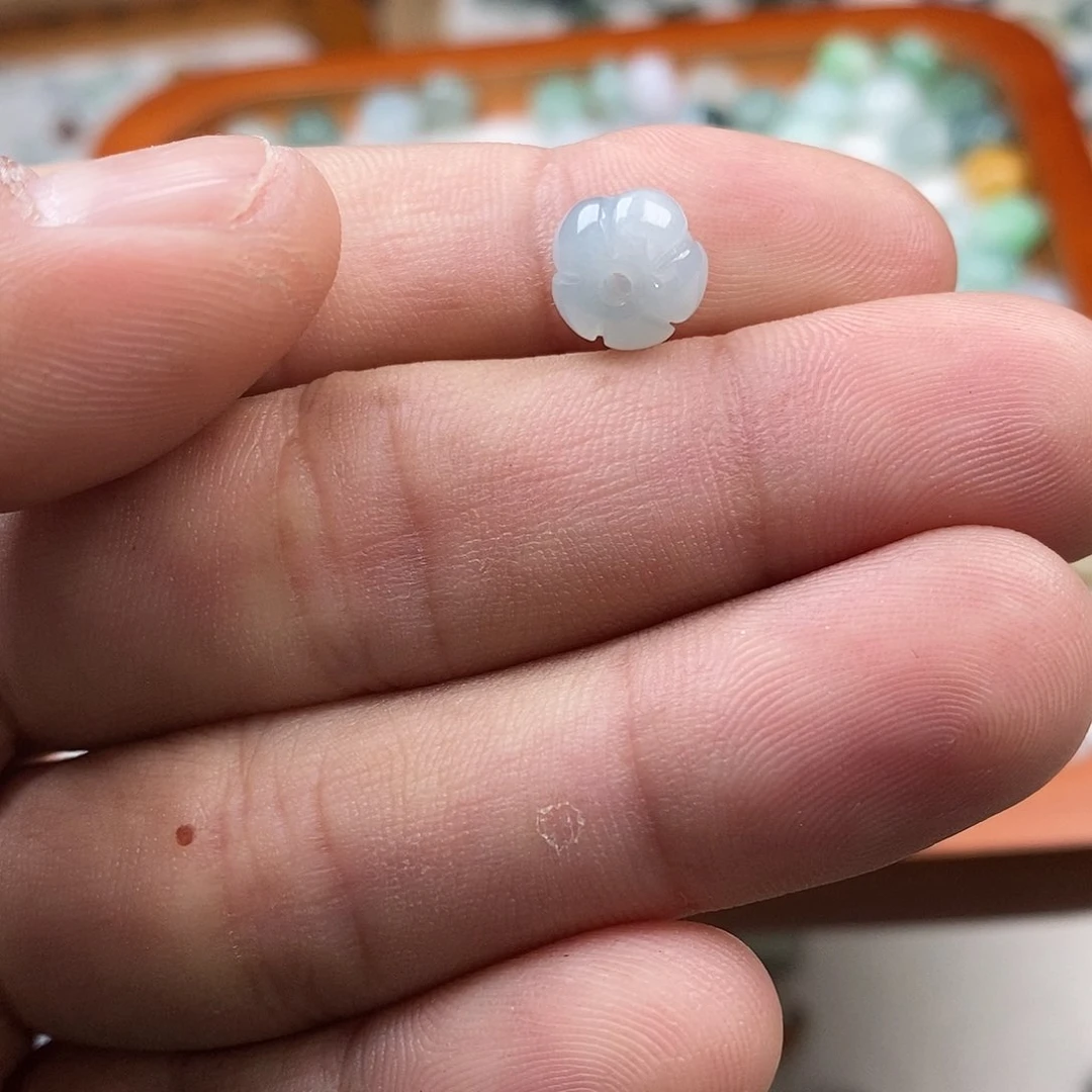 翡翠颈饰未镶嵌离****莲花珠