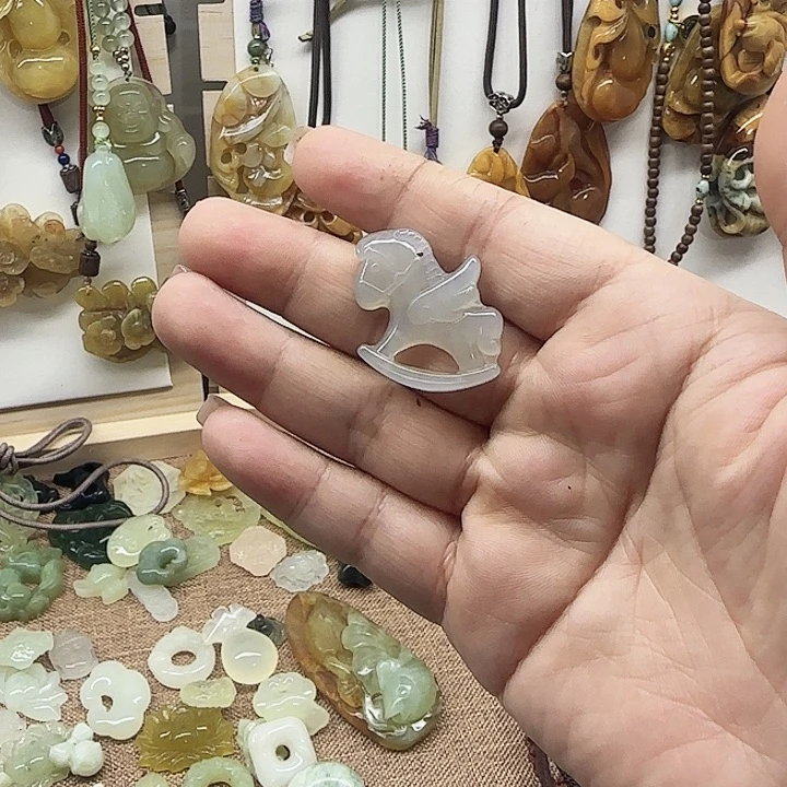 岫玉合金颈饰马上有米