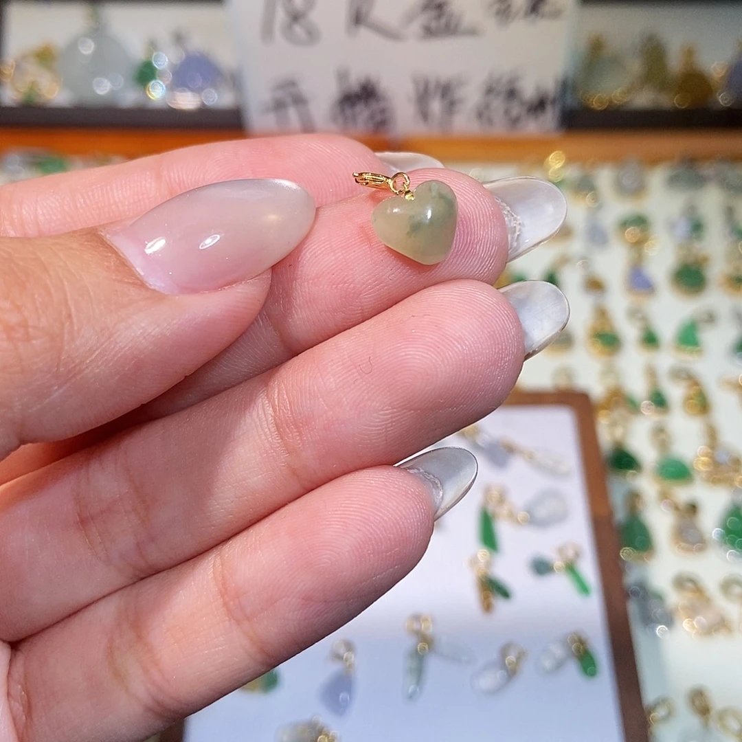 翡翠18K金镶嵌颈饰1111