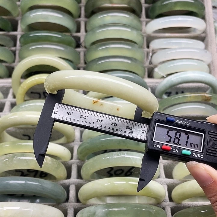 蛇纹石玉未镶嵌手镯285
