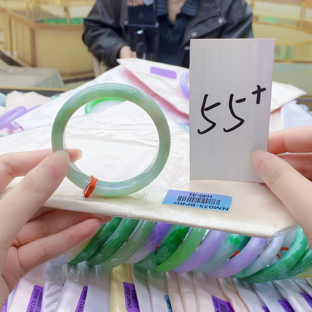 翡翠未镶嵌手镯uu