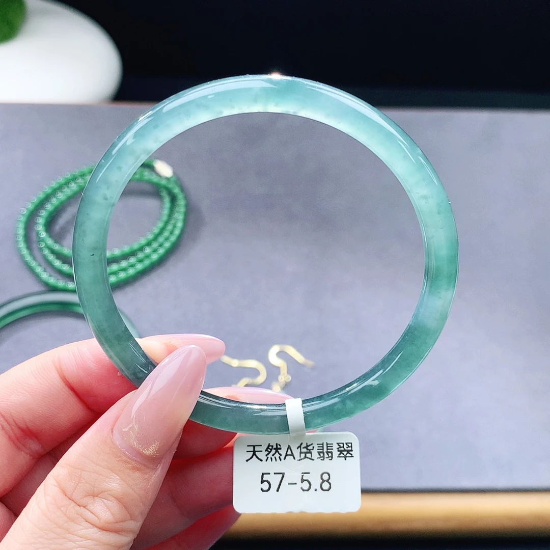 未镶嵌手镯（圆镯）翡翠