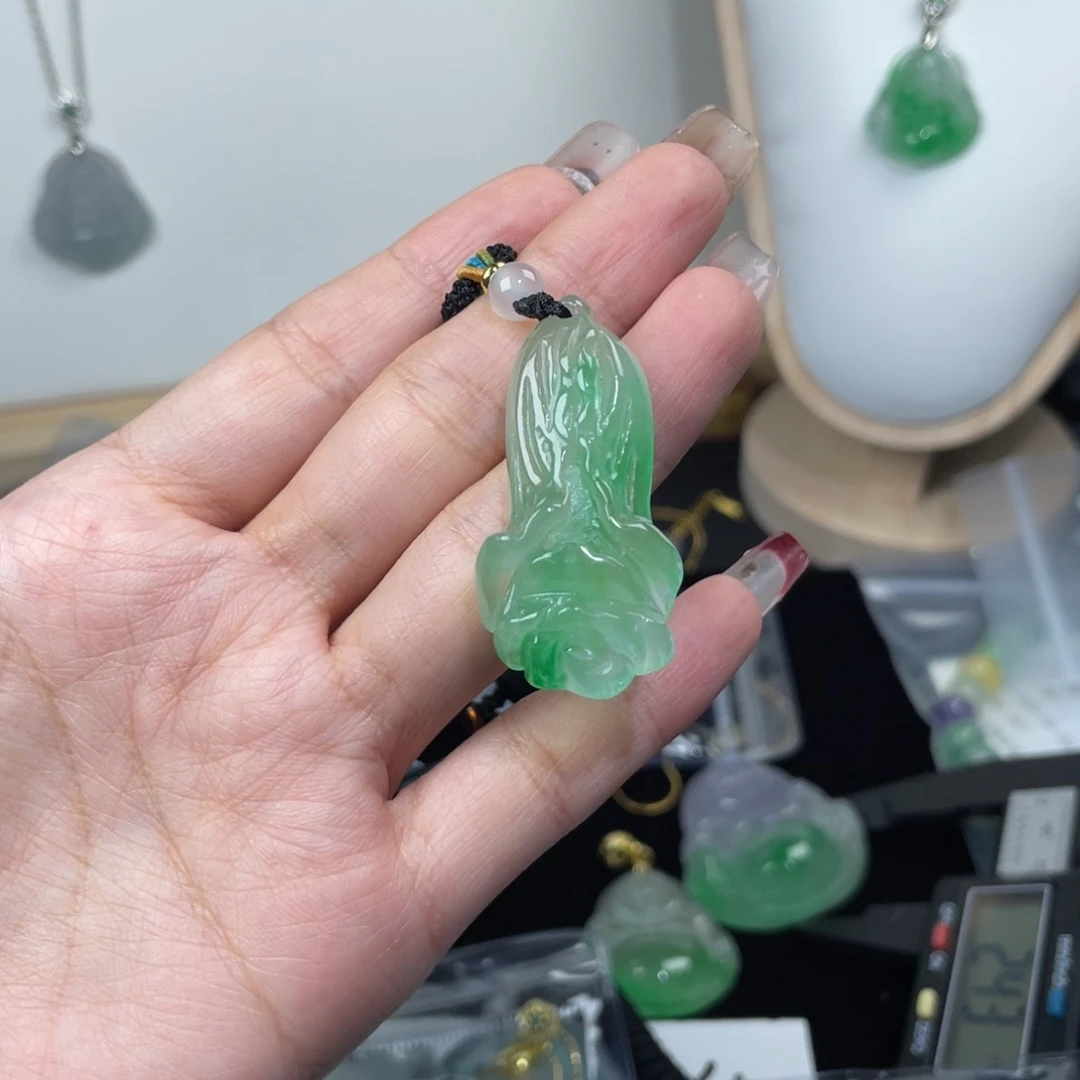翡翠未镶嵌颈饰白菜