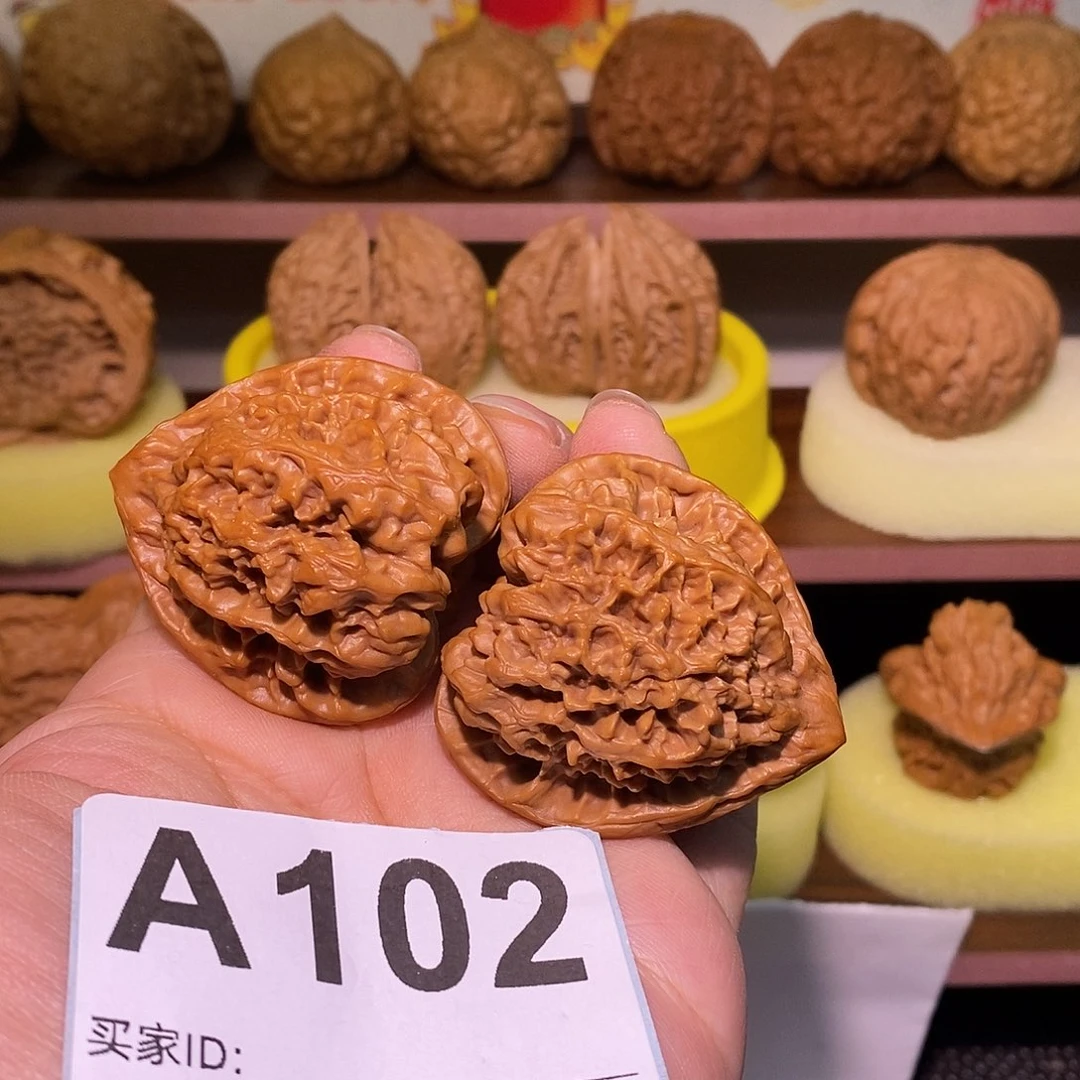 文玩核桃把件40三角野牛