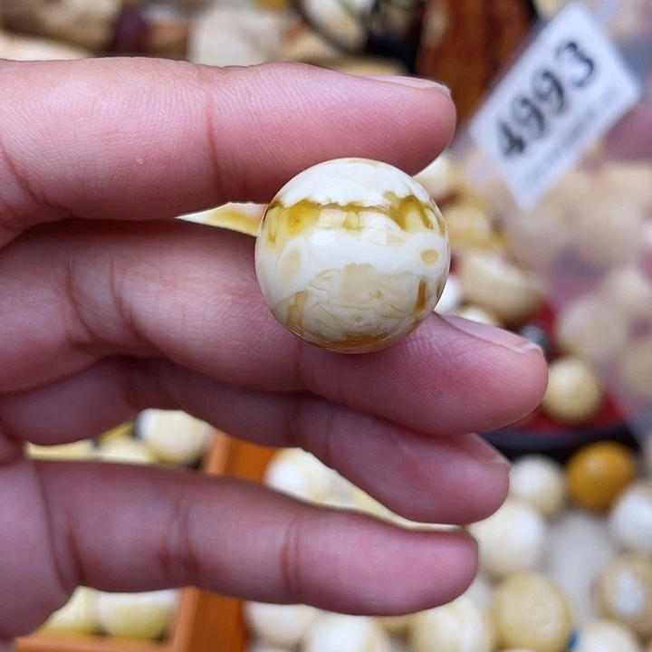 蜜蜡未镶嵌珠宝奇石小坑19.6