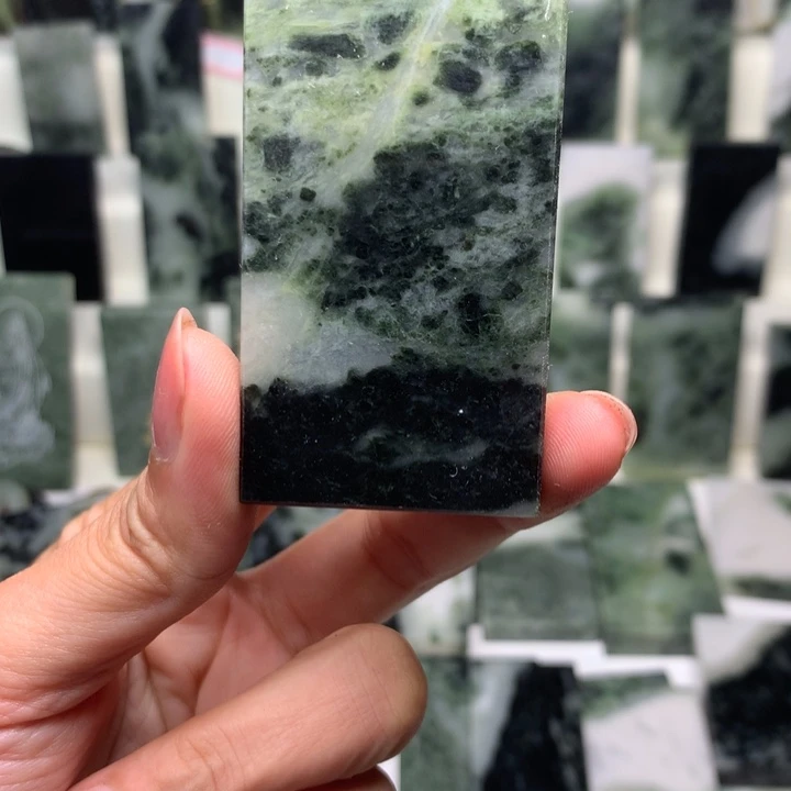 独山玉颈饰未镶嵌