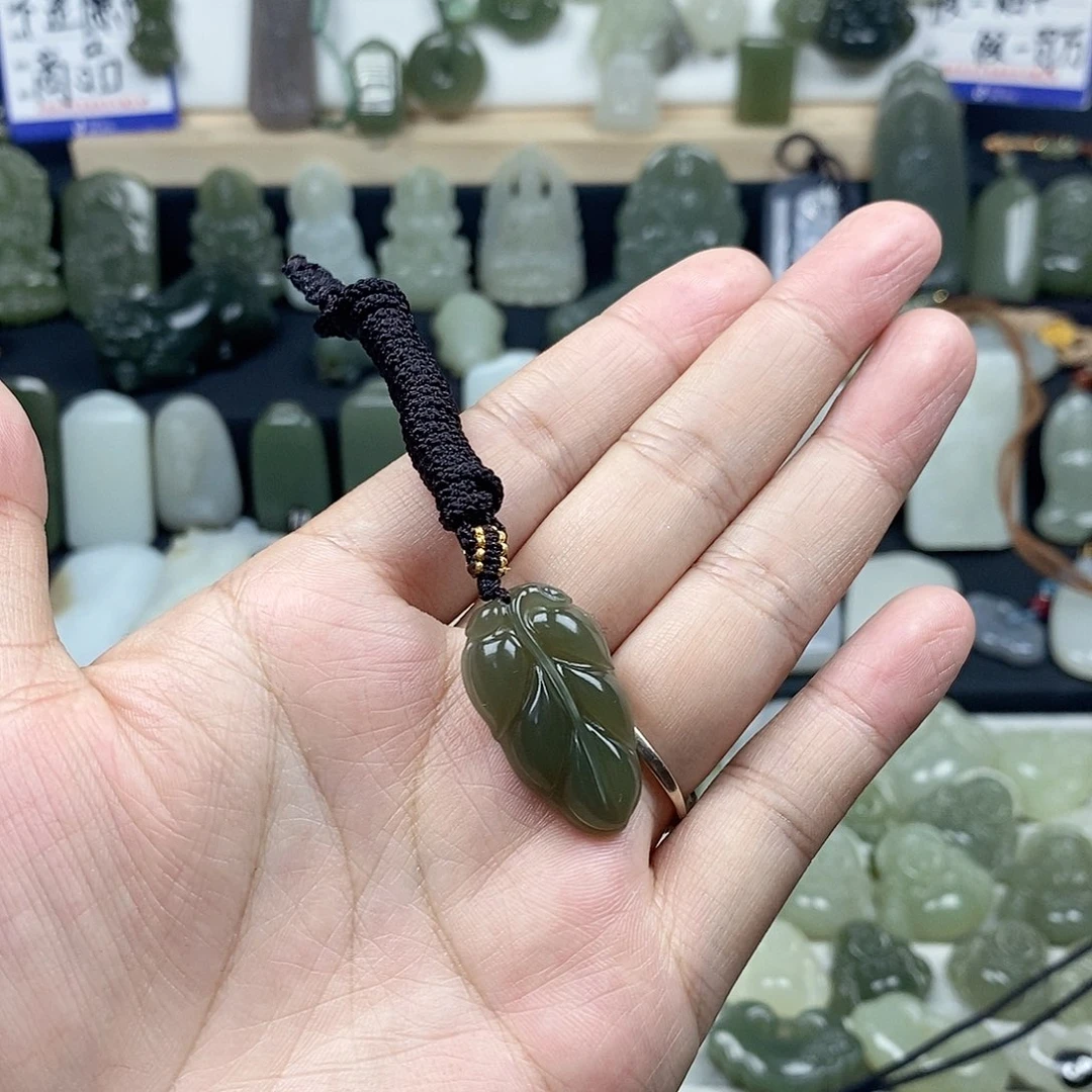 满***陈和田玉未镶嵌颈饰叶子2505