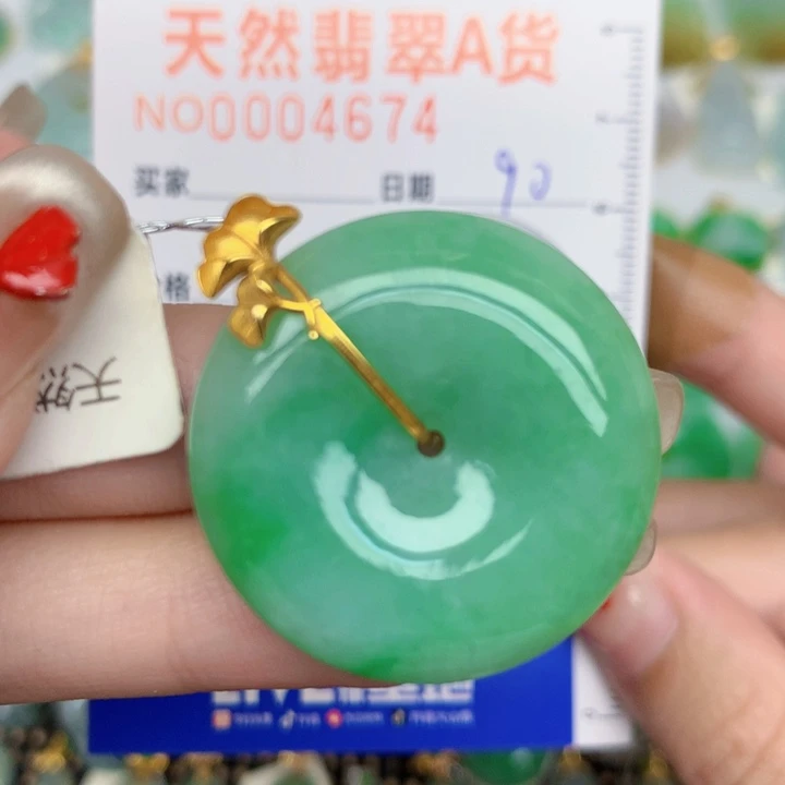 颈饰18K金镶嵌翡翠扣
