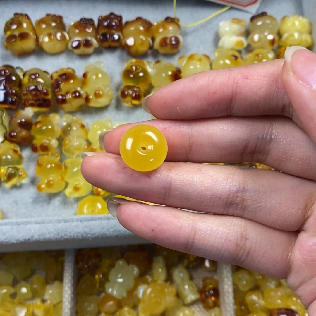 未镶嵌颈饰蜜蜡渣***妈平安扣