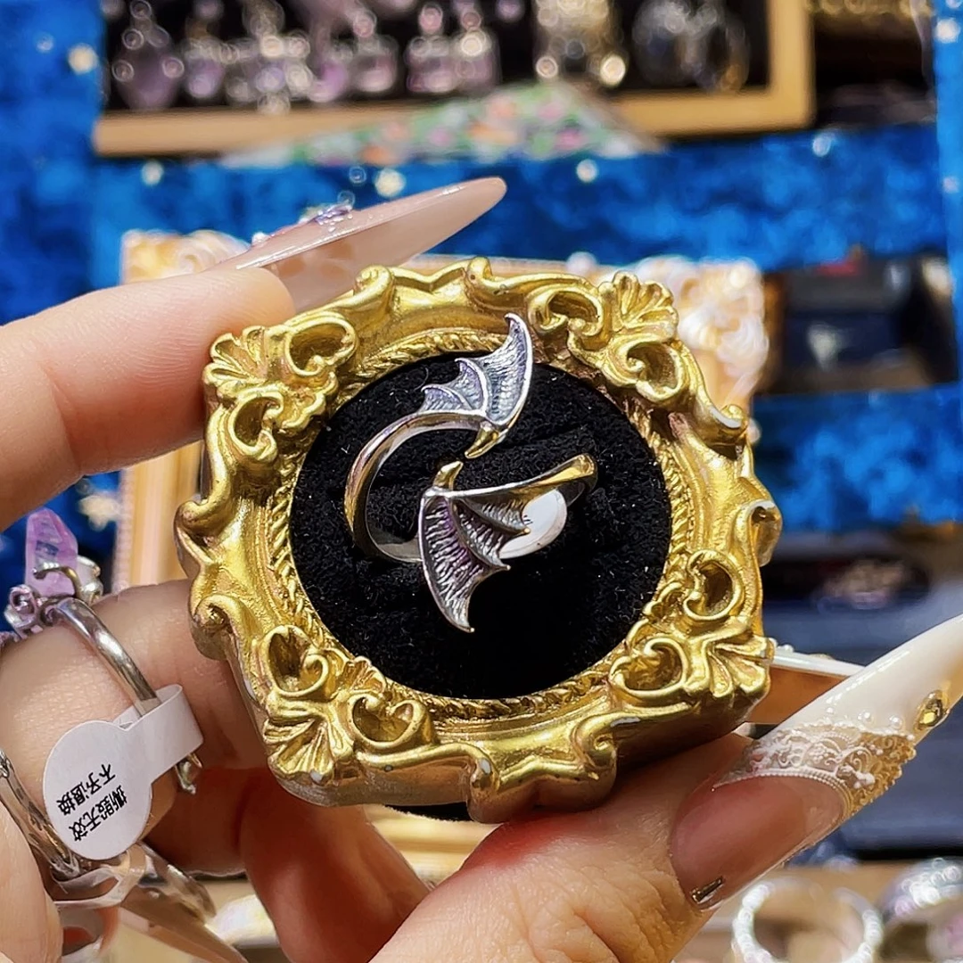 洛***。925银龙之翼戒指一枚