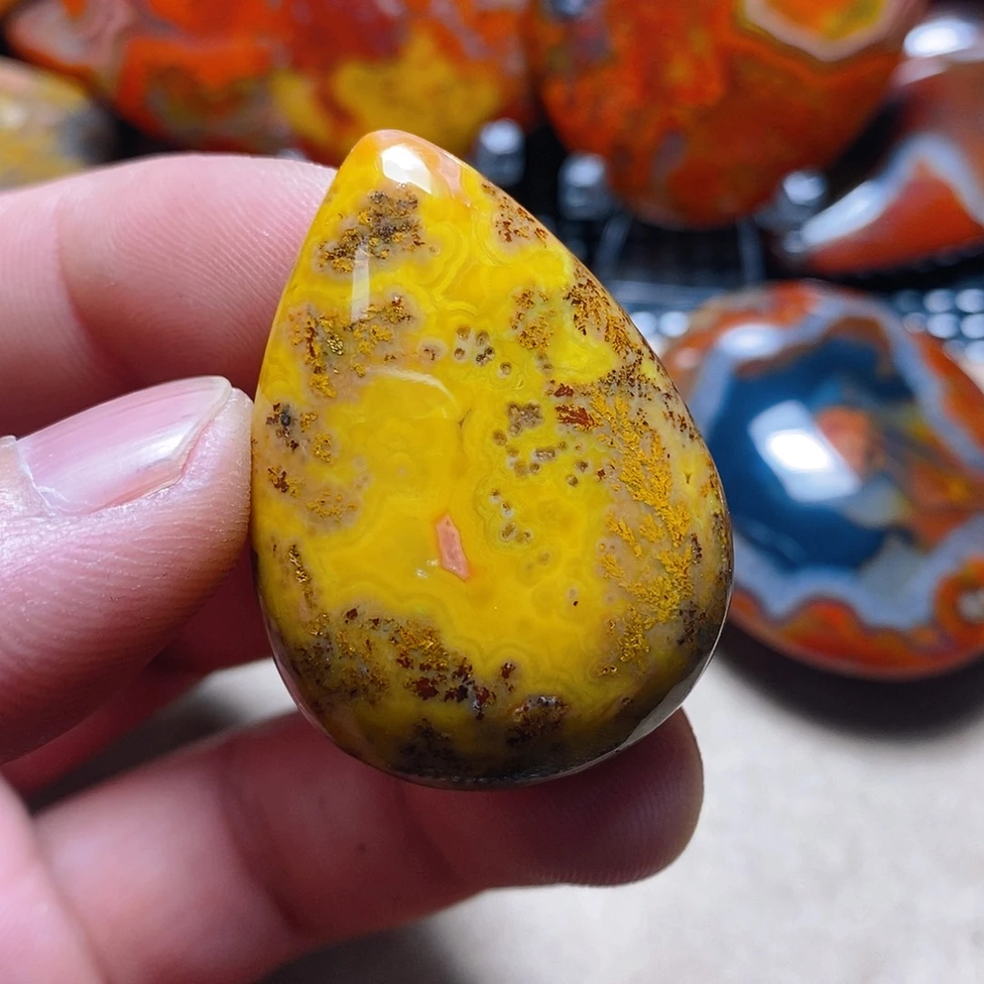 玛瑙/玉髓颈饰未镶嵌高**瞩