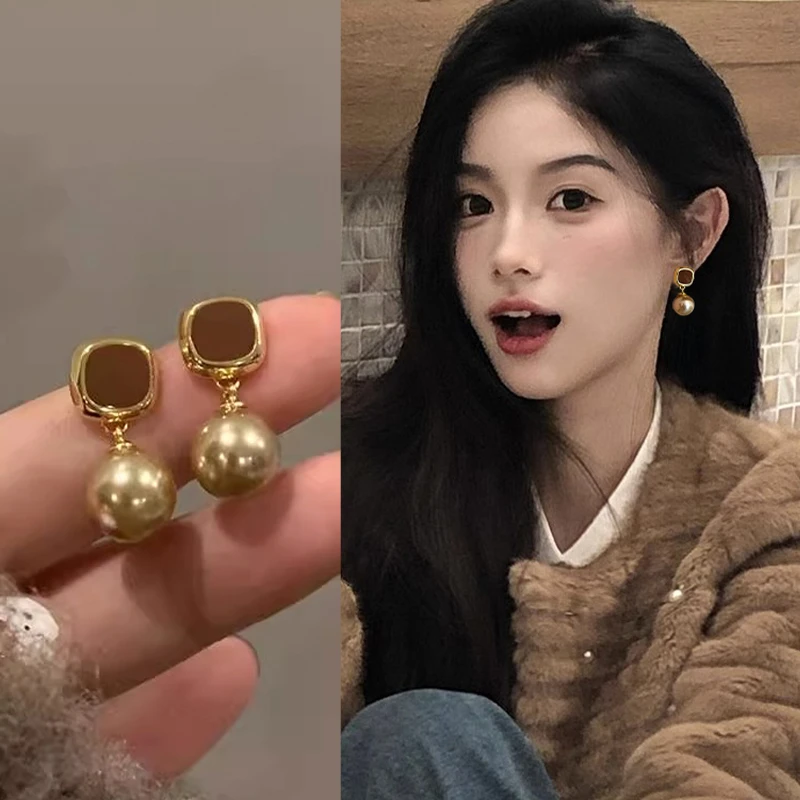 铜合金耳饰 秋冬女人味美拉德珠珠耳环女轻奢高级感耳钉小众耳饰