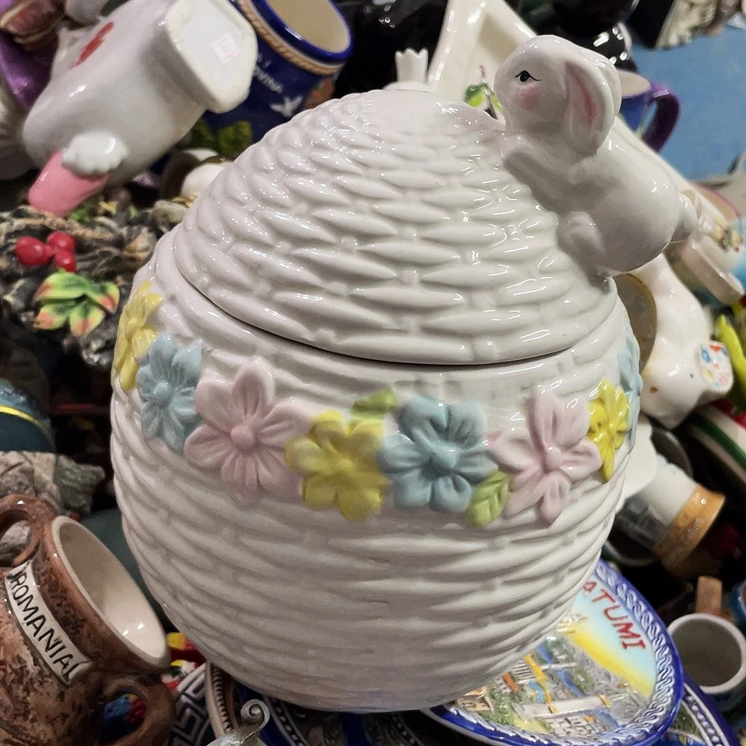 摆件  磕碰。瑕疵。