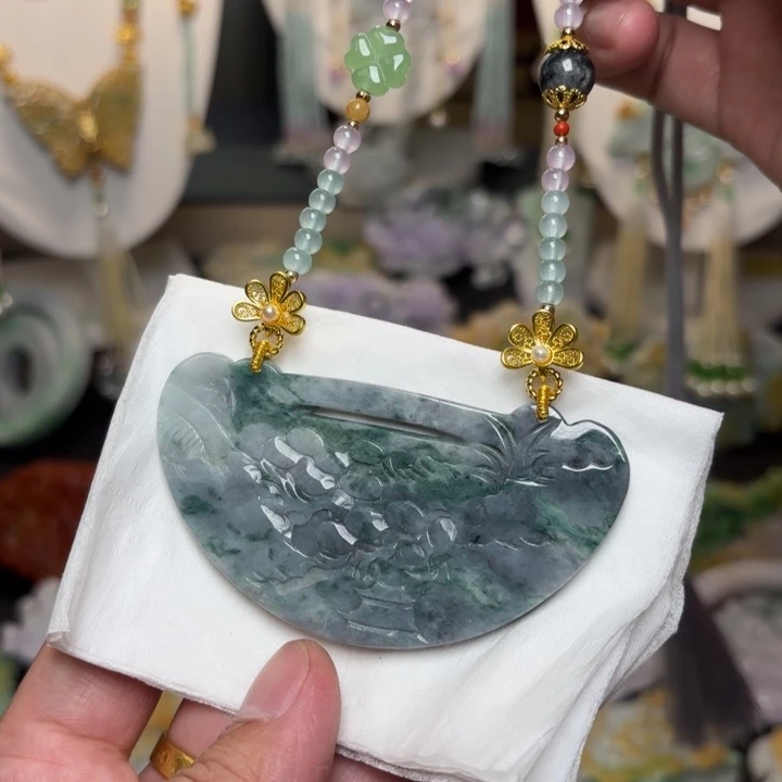 翡翠未镶嵌颈饰吊坠