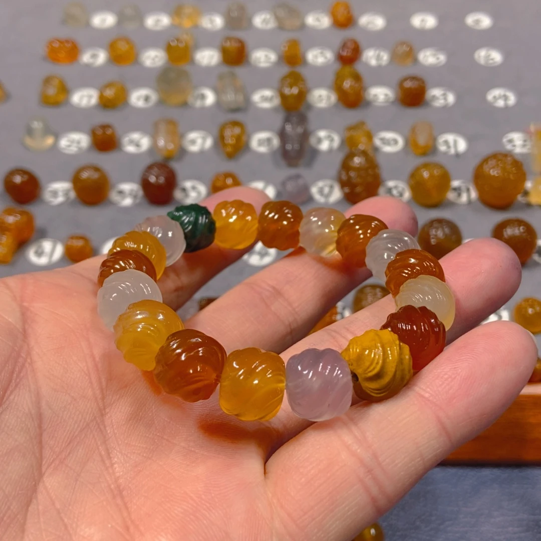 韩***牛玛瑙/玉髓合金颈饰串