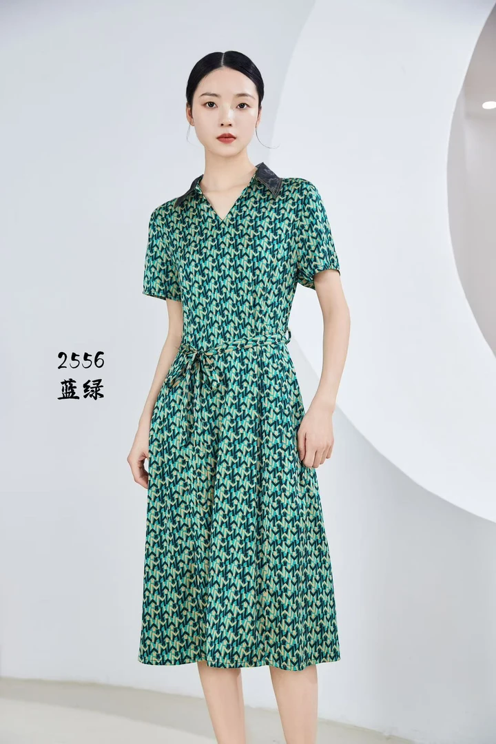 2025年女士夏季新款真丝腰带小翻领连衣裙【B2556]