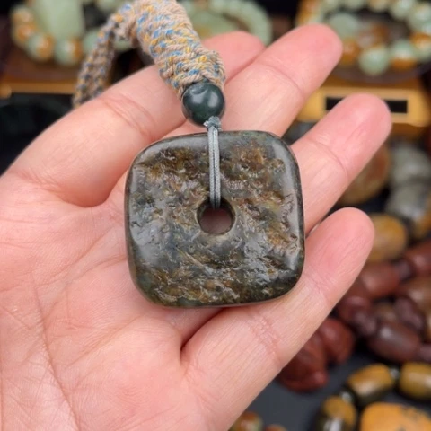手链未镶嵌岫岩河磨玉（透闪石质玉）