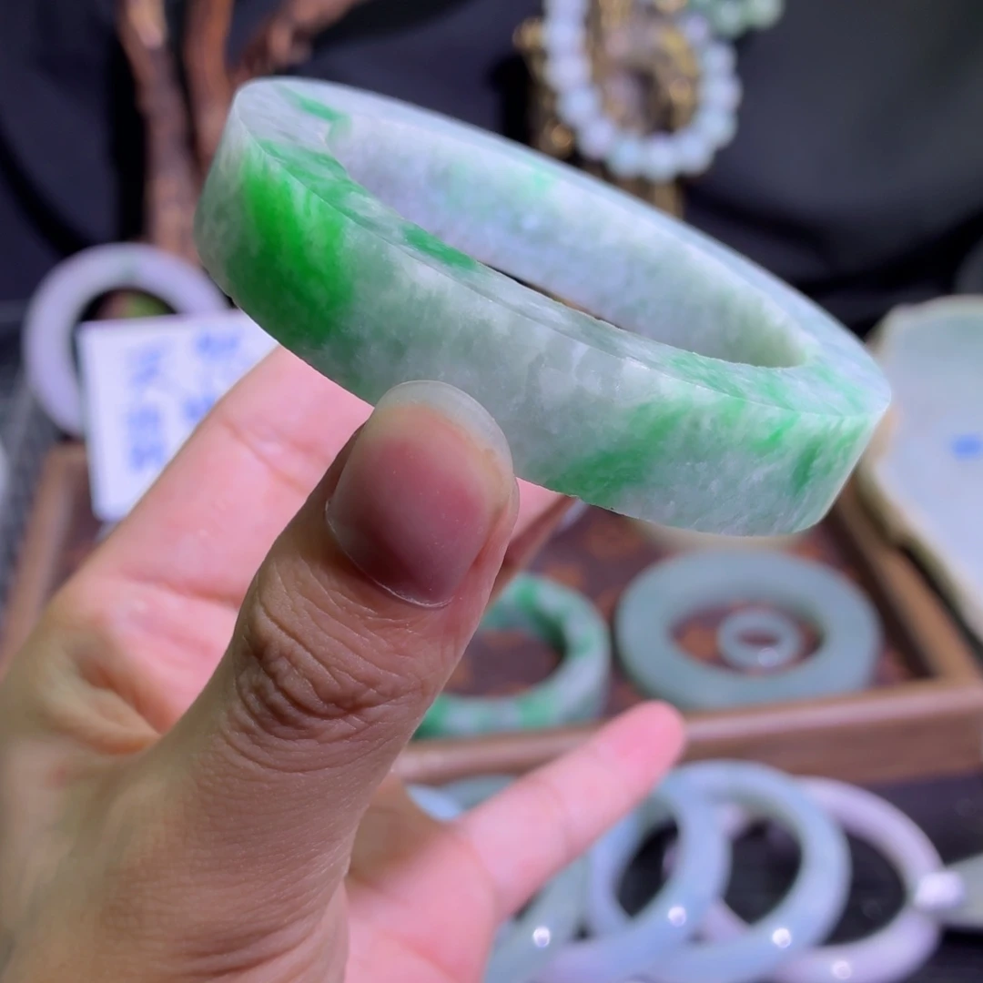 定制翡翠未镶嵌天然翡翠A货毛胚手镯