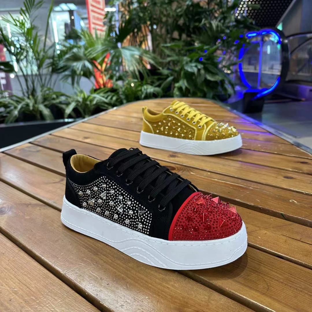 潮男板鞋时尚百搭潮流水钻铆钉透气舒适低帮轻奢休闲男鞋