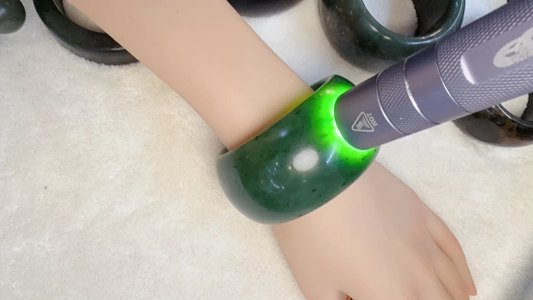 碧玉宽版菠菜绿时尚个性福镯