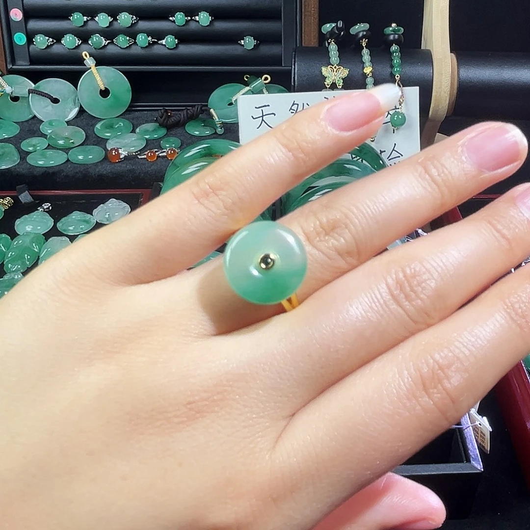 石英质玉合金颈饰