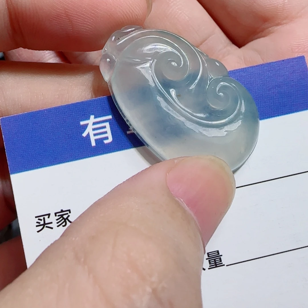 翡翠未镶嵌颈饰如意