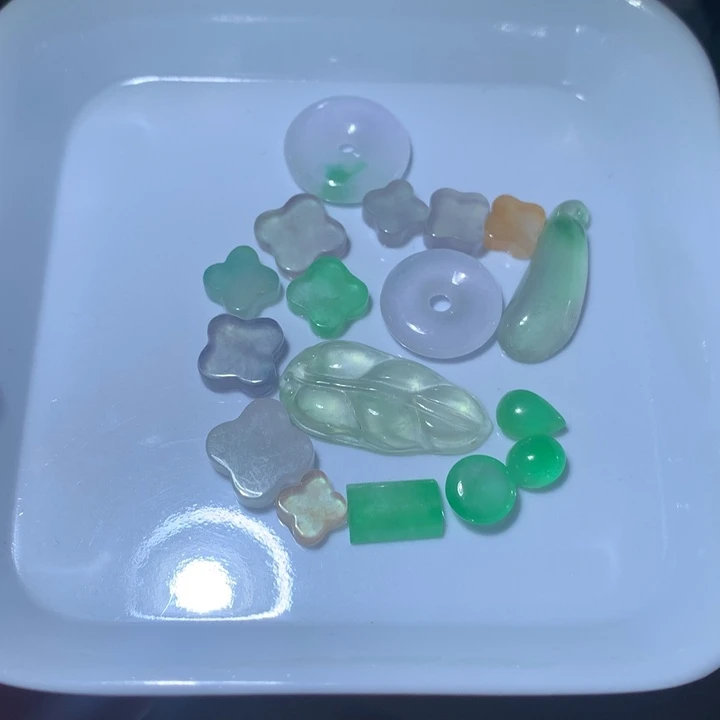 一***洪翡翠未镶嵌颈饰挂件