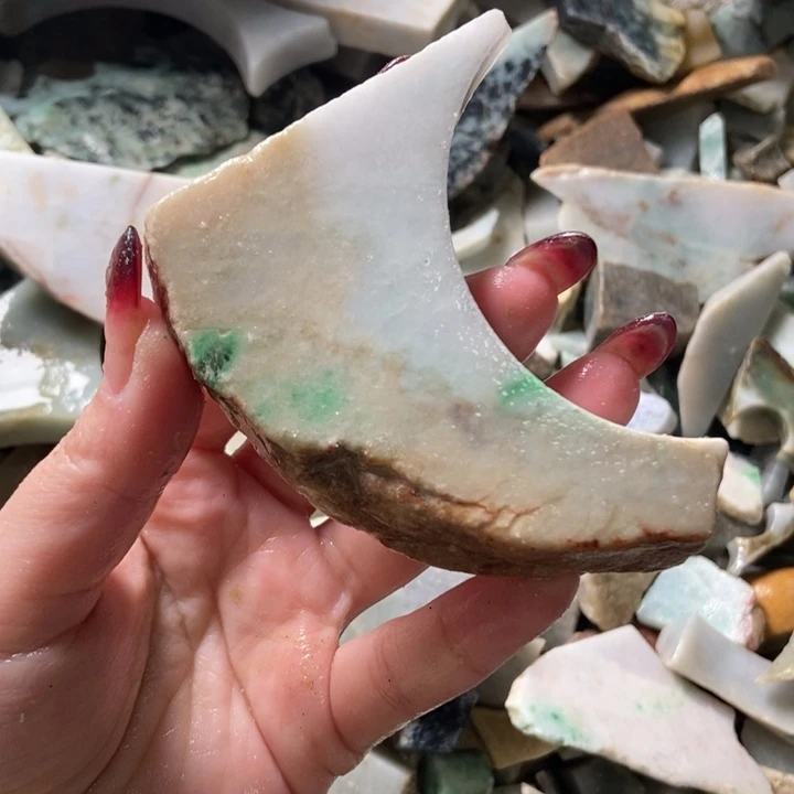 翡翠颈饰未镶嵌天然翡翠