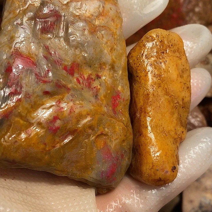 昌化石a***d浙江昌化田黄鸡血石原石把玩件