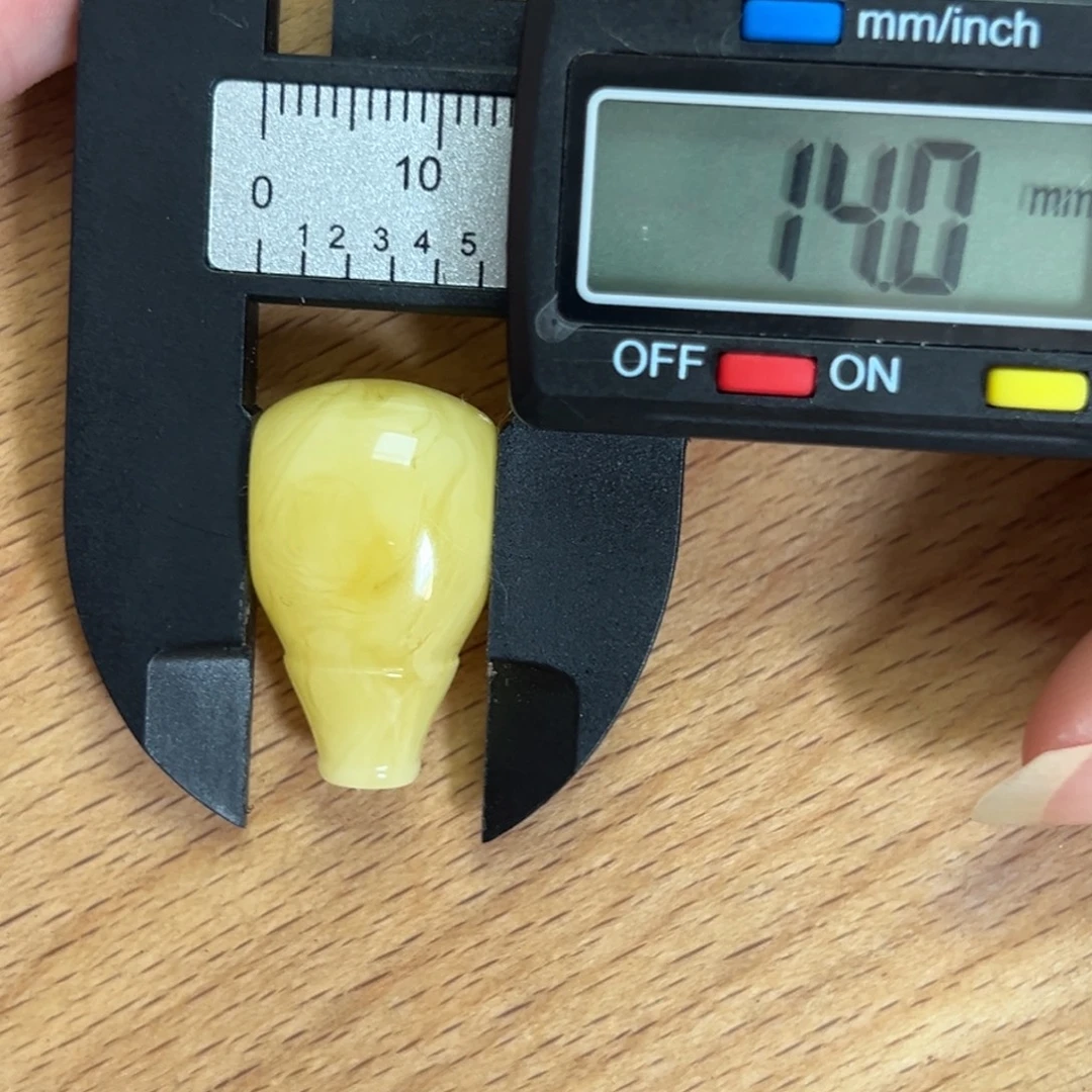 裸石琥珀未镶嵌三通