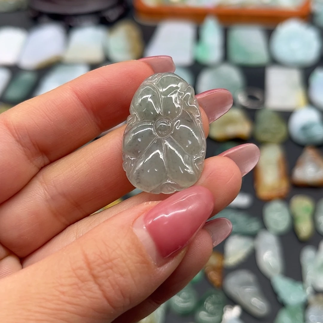 【闪购商品】翡翠颈饰未镶嵌荷叶