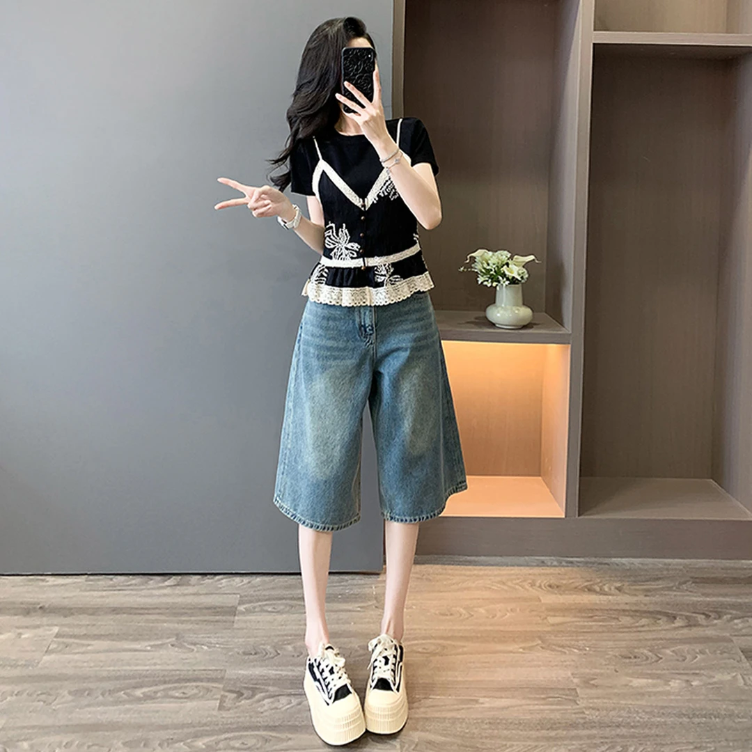 时尚洋气减龄套装女夏新款刺绣蕾丝拼接假两件上衣牛仔中裤两件套