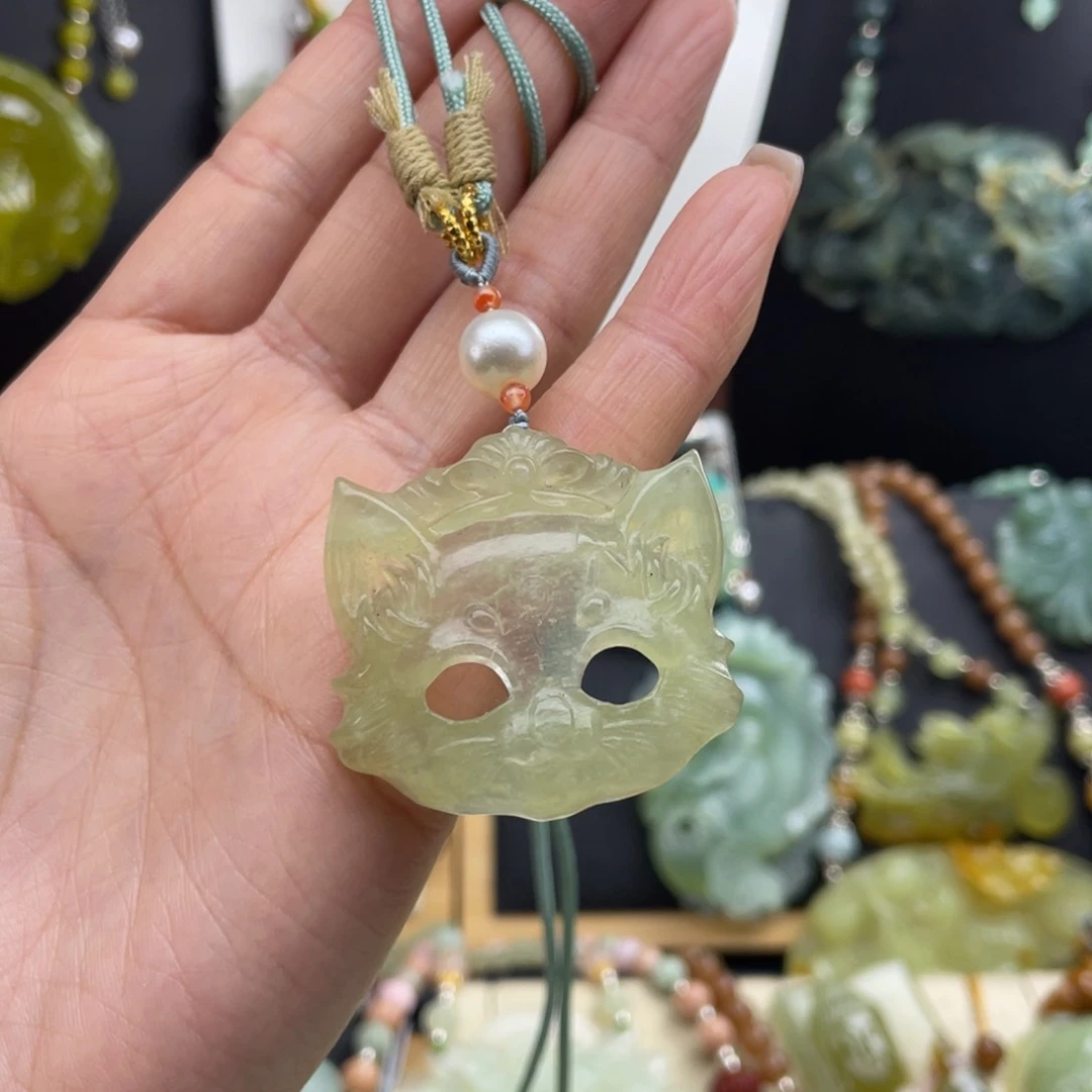 蛇纹石玉未镶嵌颈饰