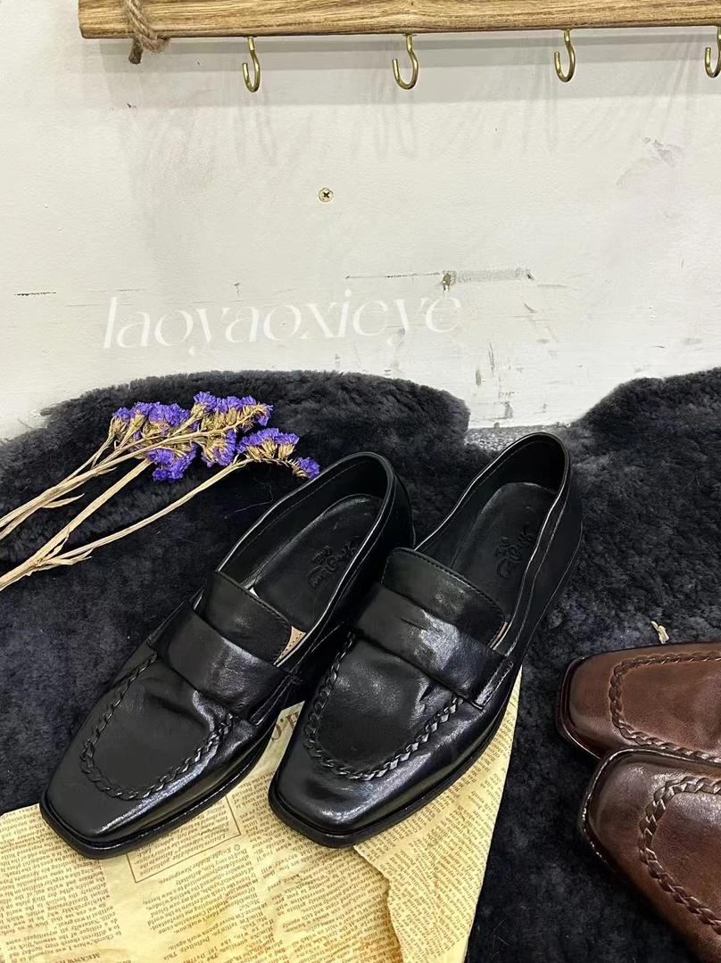 水洗马皮 一脚蹬穿花女鞋 套包复古方头