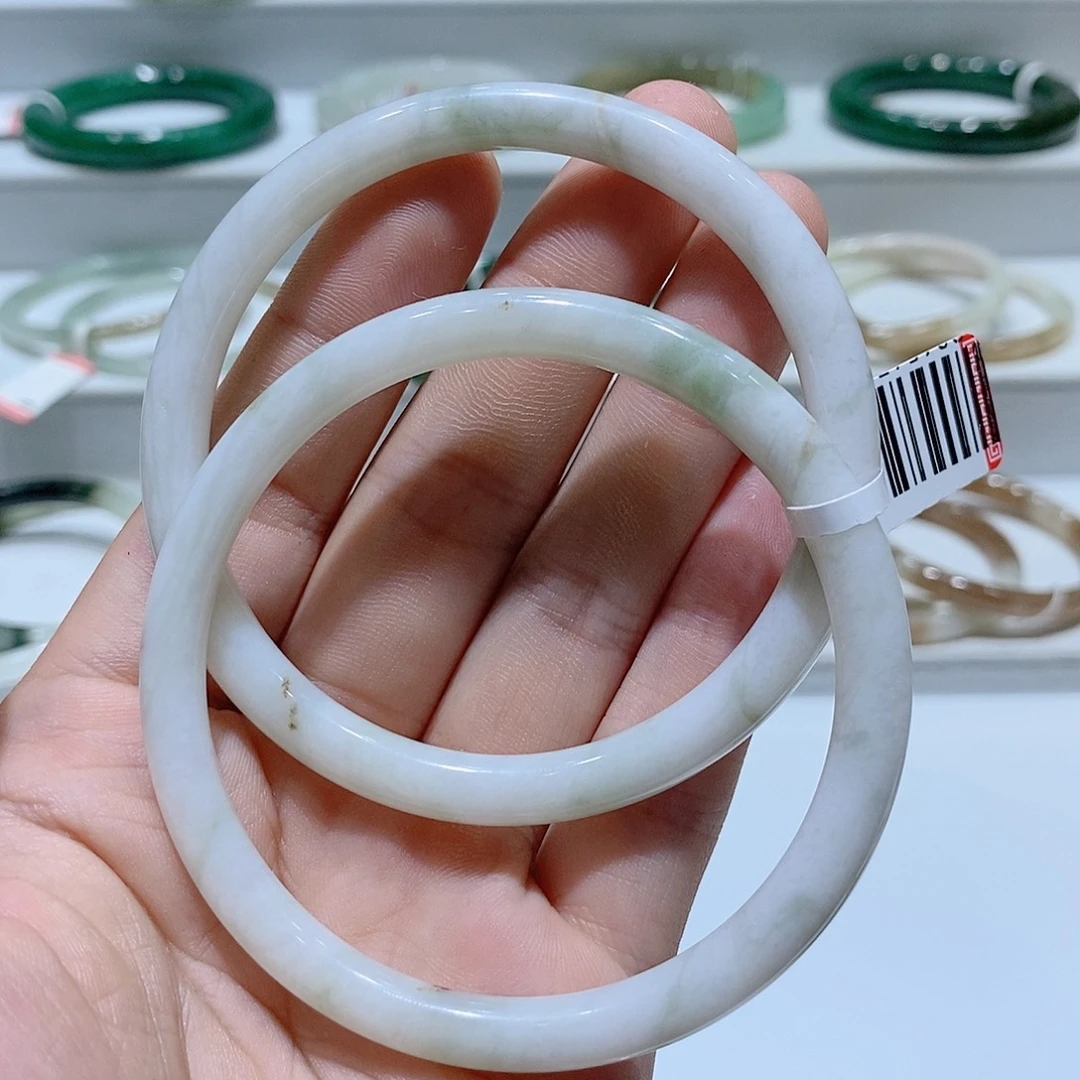 未镶嵌独山玉手镯