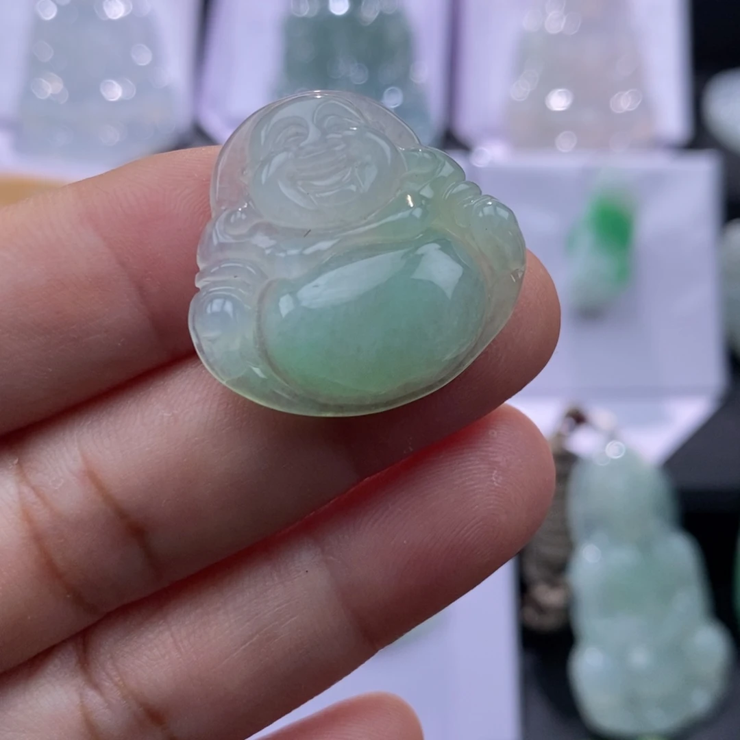 翡翠未镶嵌颈饰佛