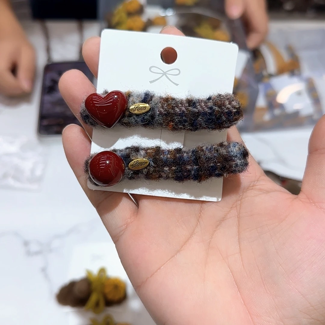 布艺非金属T01红色爱心压夹2个