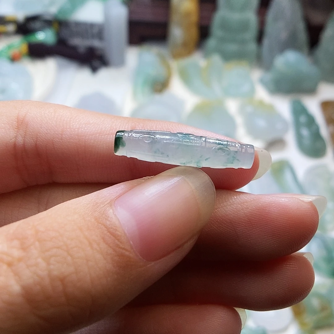 定制翡翠未镶嵌天珠