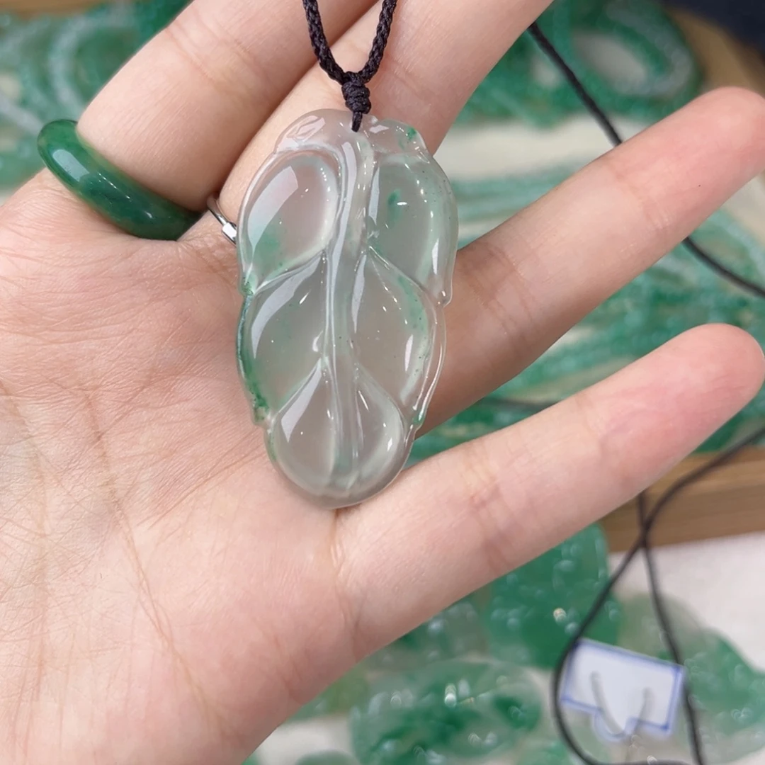 石英质玉未镶嵌颈饰