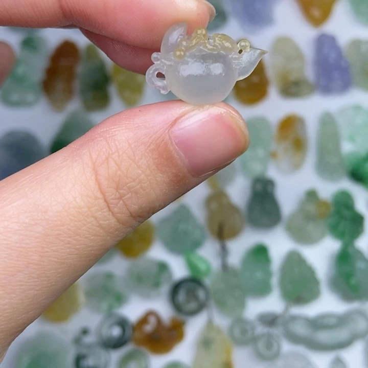 定制翡翠未镶嵌壶