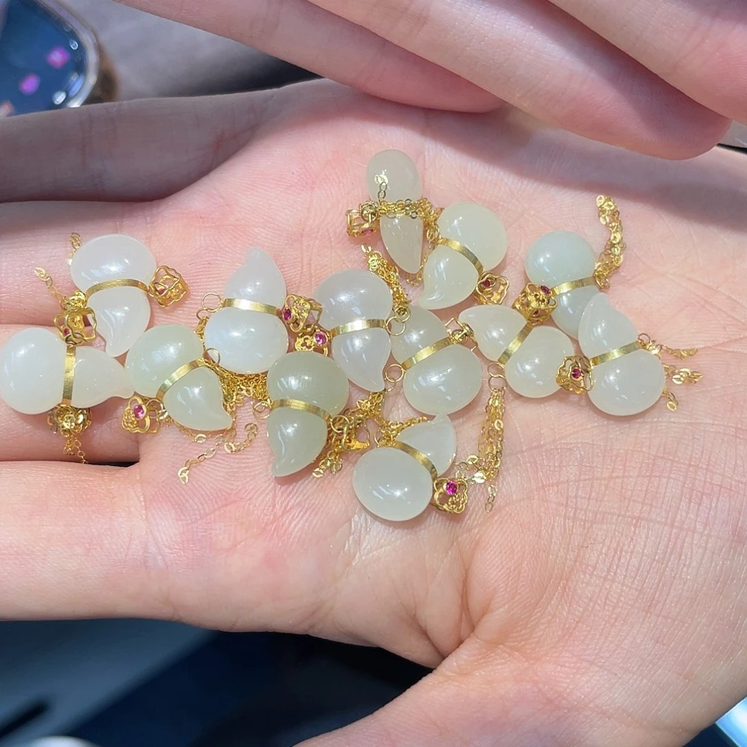 和田玉18K金镶嵌颈饰葫芦拍一发一多样性hs