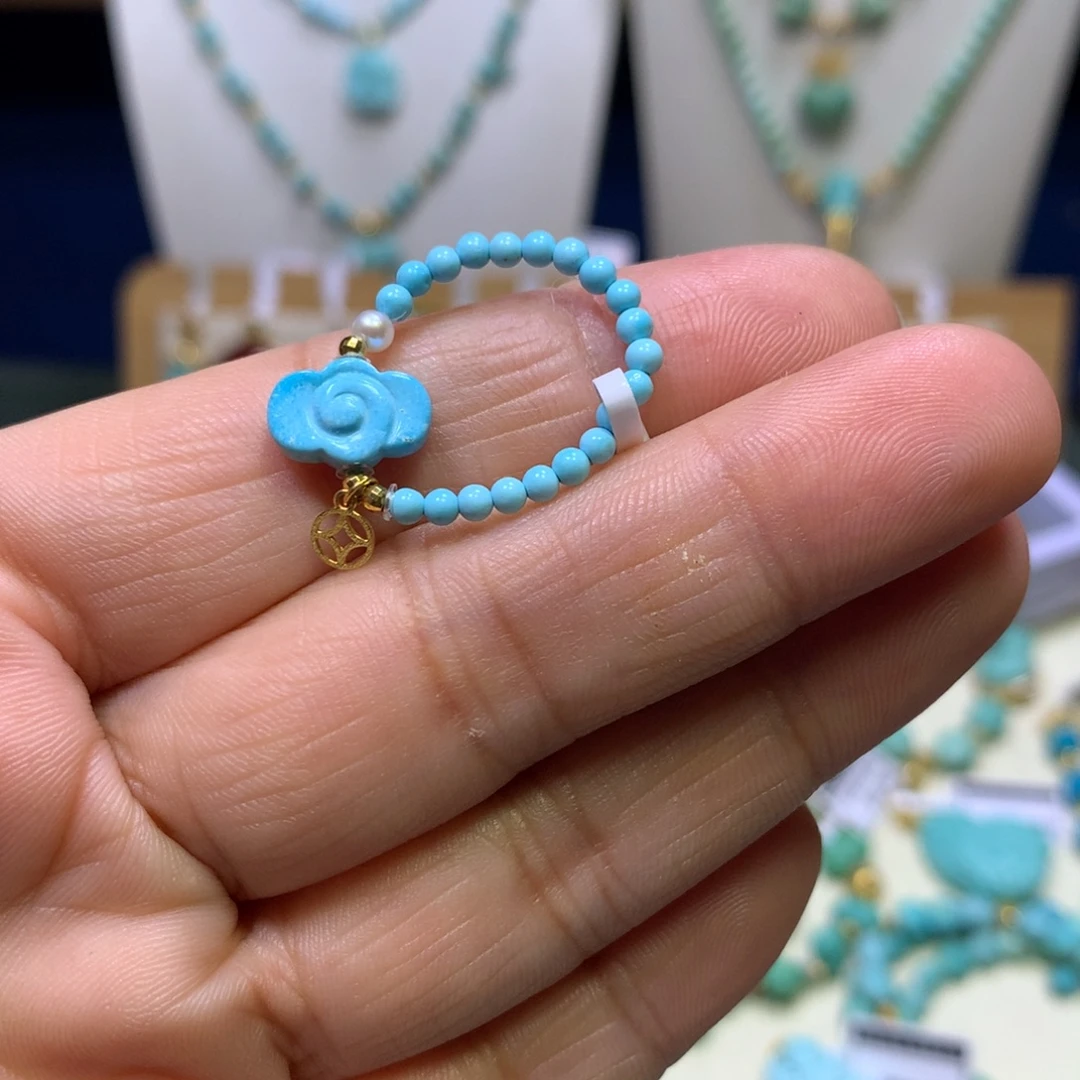 绿松石18K金镶嵌戒指