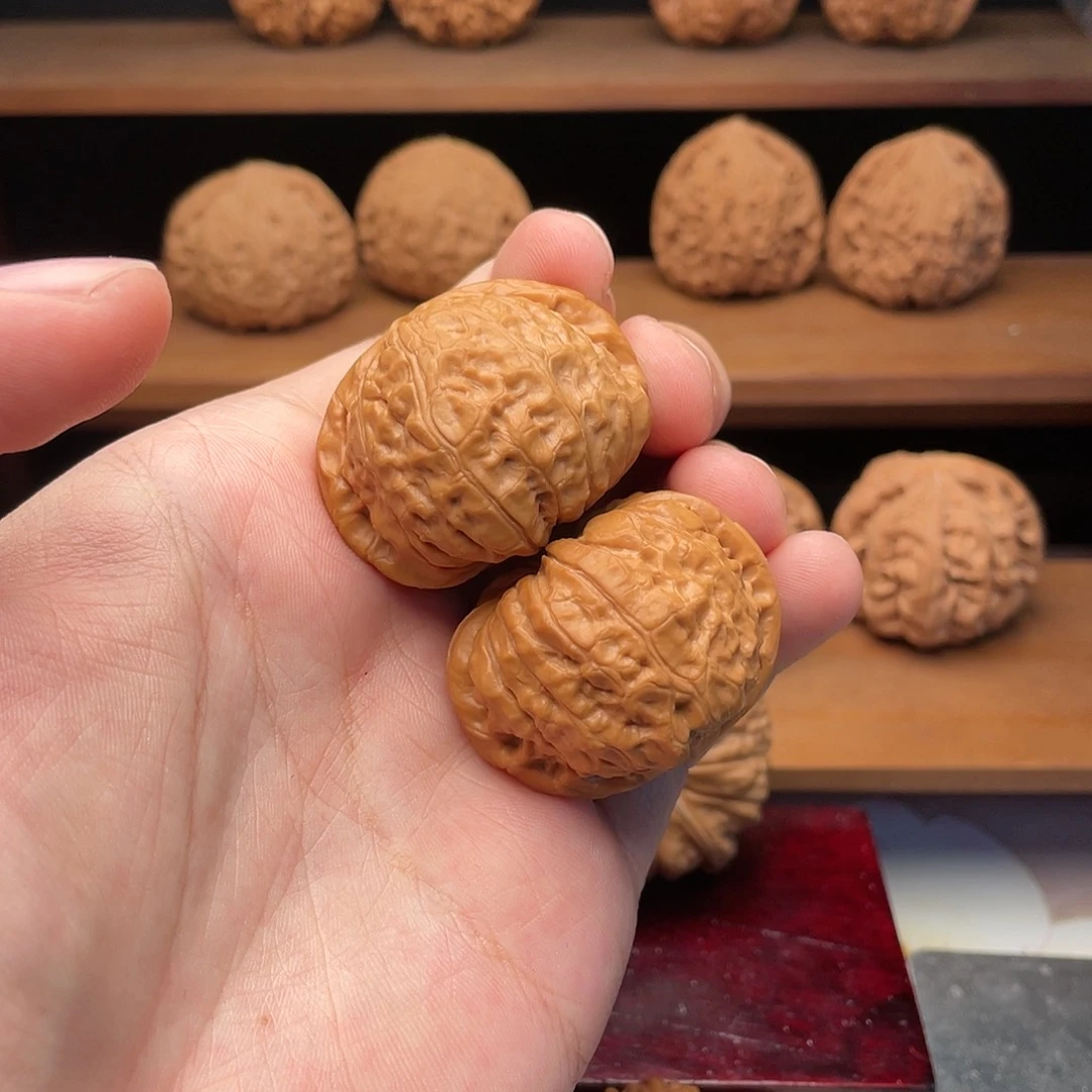 文玩核桃把件40红皮圆润肉球南瓜墩