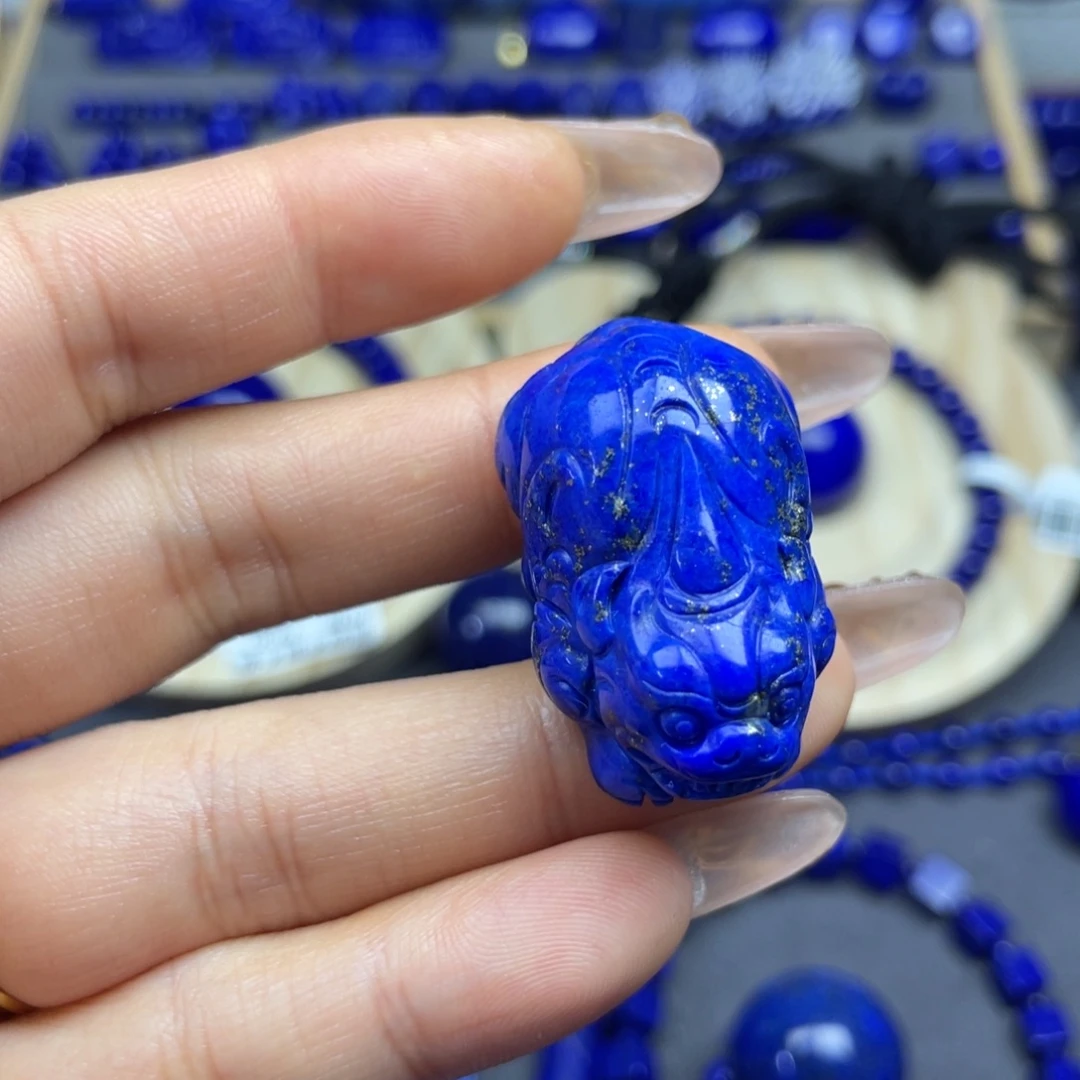 青金石未镶嵌貔貅